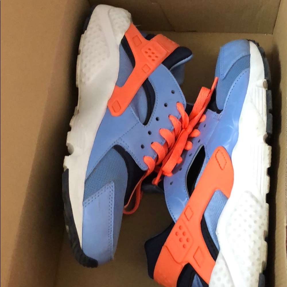 Nike Huarches size 7womens
